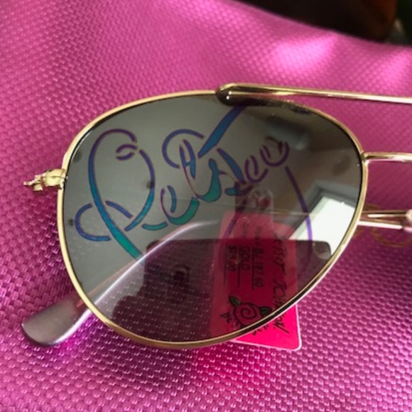 BETSEY JOHNSON Gold Signature UV Sunglasses 3 - Picture 3 of 6